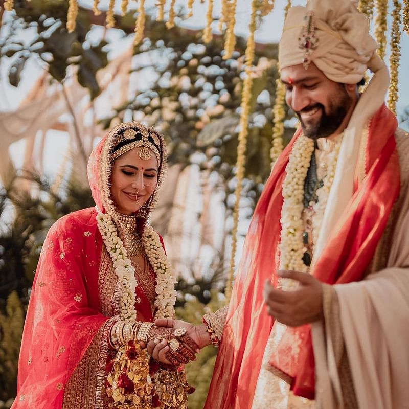 ক্যাট আর ভিকি গত বছরের ৯ ডিসেম্বর রাজস্থানের জয়পুরের সিক্স সেন্স হোটেলে বেশ আড়ম্বরের সঙ্গে বিয়ে করেছিলেন।