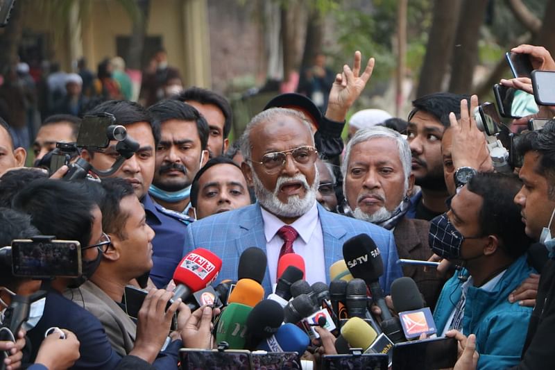 নারায়ণগঞ্জ ইসলামিয়া কামিল (এম এ) মাদ্রাসা কেন্দ্রে তৈমুর আলম খন্দকার সকাল সাড়ে ৮টায় ভোট দেন। এরপর তিনি সাংবাদিকদের সঙ্গে কথা বলেন। মাসদাইর, নারায়ণগঞ্জ