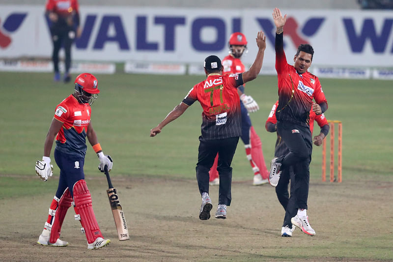 ব্যাটে–বলে দারুণ পারফর্ম করে ম্যাচসেরা নারাইন