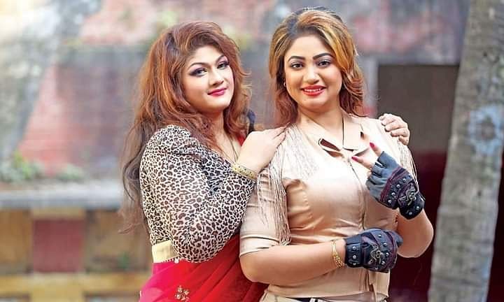 রাগী সিনেমার শুটিংয়ে মুনমুন ও সহশিল্পী আঁচল