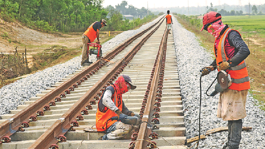 কক্সবাজারে দ্রুতগতির ট্রেন যাবে আগামী বছর