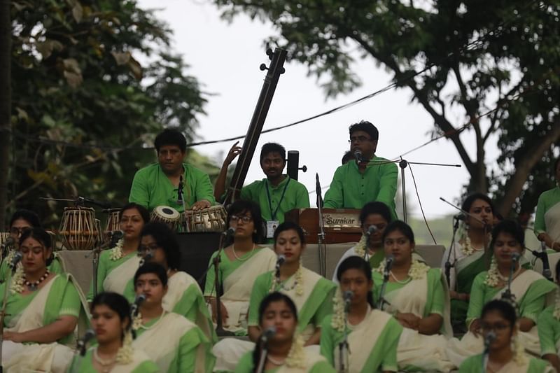 রমনার বটমূলে ছায়ানটের প্রভাতি অনুষ্ঠান।