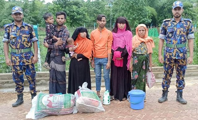 সীমান্ত অতিক্রম করে ভারত থেকে টেকনাফে আশ্রয় নেওয়া এক পরিবারের সাত রোহিঙ্গা