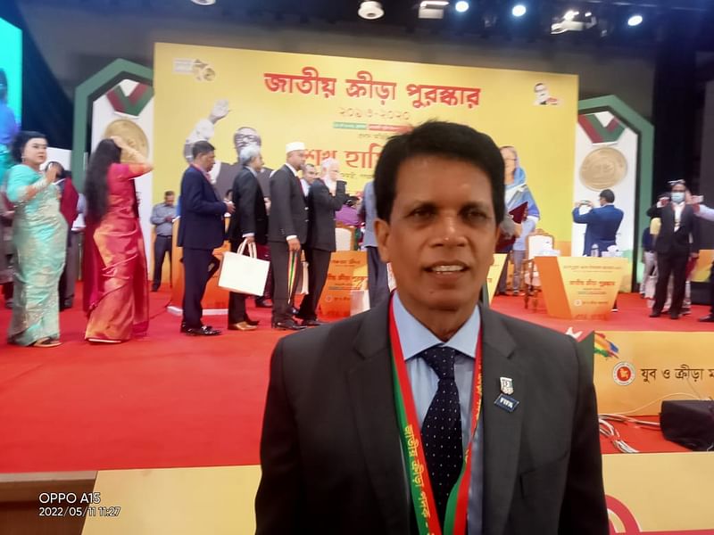 রেফারি তৈয়ব হাসান