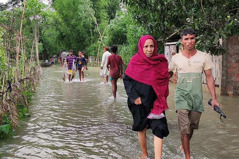 কয়েক দিন ধরে টানা বৃষ্টি ও পাহাড়ি ঢলে সিলেটের বিভিন্ন এলাকায় বন্যার দেখা দিয়েছে
