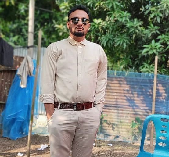 জয় বড়ুয়ার তৈরি করা রোবোটিক হাত নিয়ে অনেকটা স্বাভাবিক জীবনে ফিরেছেন কুমিল্লার জহিরুল ইসলাম