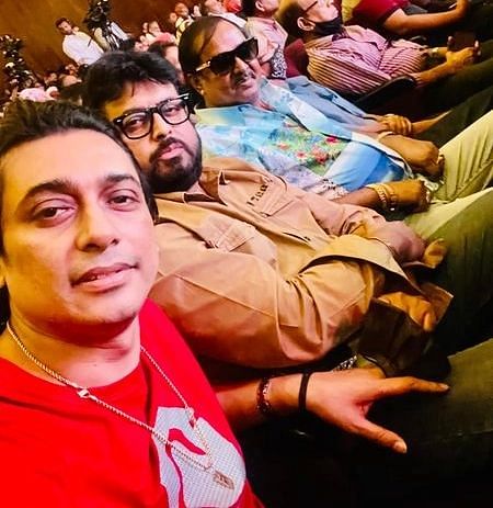 জায়েদ খানের সেলফিতে ওমর সানী ও ডিপজল