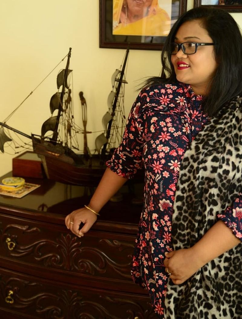 বাবার সঙ্গে শৈশব-কৈশোরের স্মৃতি এবং অভিমান-অনুরাগ নিয়ে গানটি লেখেন তাসনীম