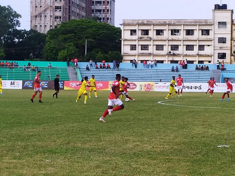 দশজনের রহমতগঞ্জ লড়াই করতে পারেনি কিংসের সঙ্গে