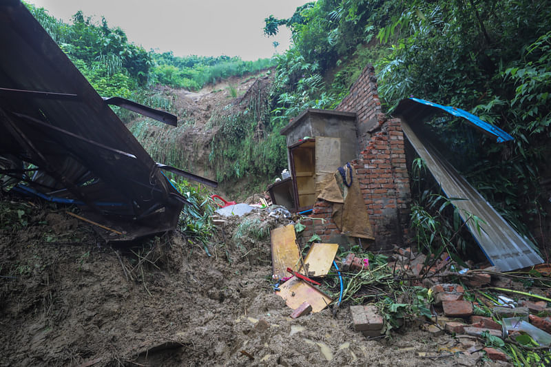 এখানেই পাহাড়ধসে মারা যান দুই বোন