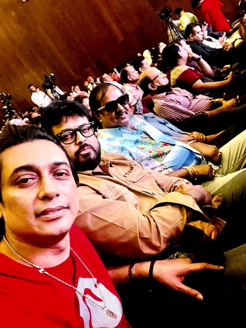 একটি অনুষ্ঠানে জায়েদ খানের সেলফিতে ওমর সানী ও ডিপজল