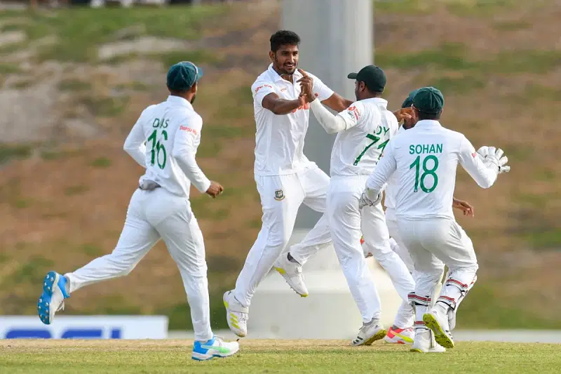 তৃতীয় দিন বিকালে ৩ উইকেট নেন খালেদ