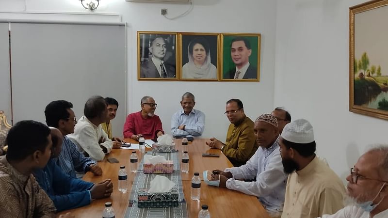 রাজধানীর গুলশানে বিএনপির চেয়ারপারসনের রাজনৈতিক কার্যালয়ে বিএনপির সঙ্গে এনপিপির প্রায় এক ঘণ্টাব্যাপী সংলাপ অনুষ্ঠিত হয়