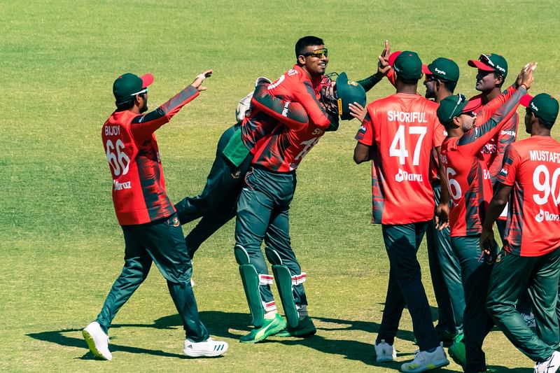 স্বীকৃত ক্রিকেটেই সেরা বোলিং এটি মোসাদ্দেকের