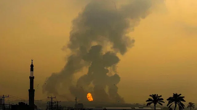 ফিলিস্তিনের গাজায় বিমান হামলা চালায় ইসরায়েল