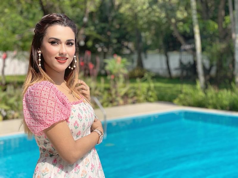 চিত্রনায়িকা ববি