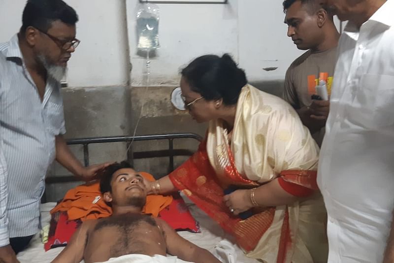 আহতদের দেখতে রাতে হাসপাতালে আসেন বিএনপির কেন্দ্রীয় সাংগঠনিক সম্পাদক বিলকিস আক্তার জাহান