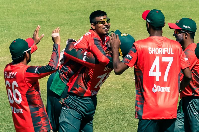 চতুর্থ বাংলাদেশি বোলার হিসেবে আন্তর্জাতিক টি-টোয়েন্টিতে ৫ উইকেট নিলেন মোসাদ্দেক