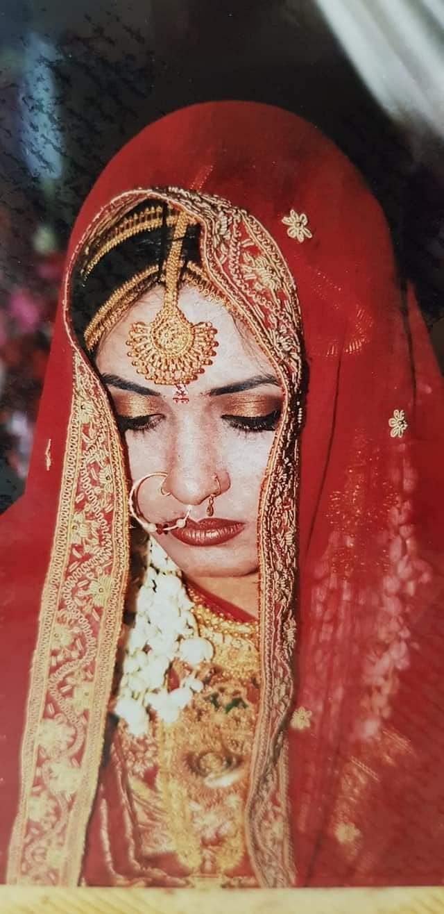 ২৪ বছর আগের এই দিনে এভাবে কনে সেজেছিলেন তখনকার সময়ের নাটকের তুমুল জনপ্রিয় অভিনয়শিল্পী বিপাশা হায়াত।