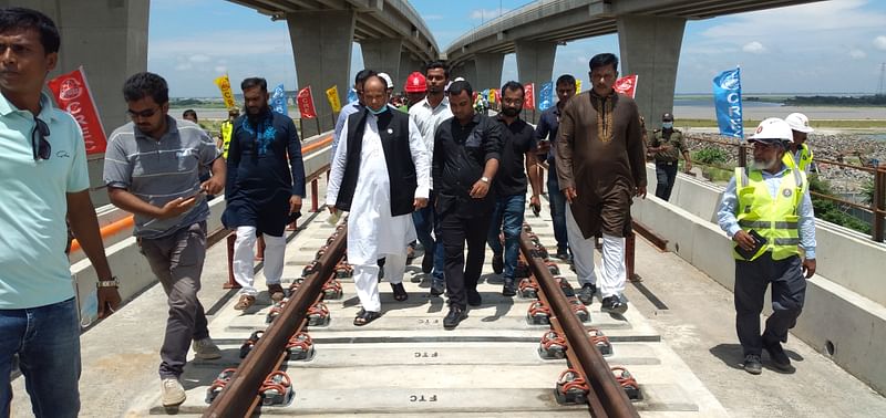 পদ্মা সেতু রেল সংযোগ প্রকল্পের অধীনে ঢাকা থেকে যশোর পর্যন্ত ১৬৯ কিলোমিটার রেললাইন নির্মাণ করা হচ্ছে