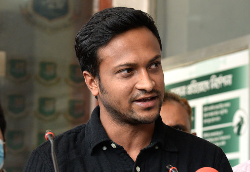 এবার সাকিবকে বেনিফিট অব ডাউট দিতে চান নাজমুল
