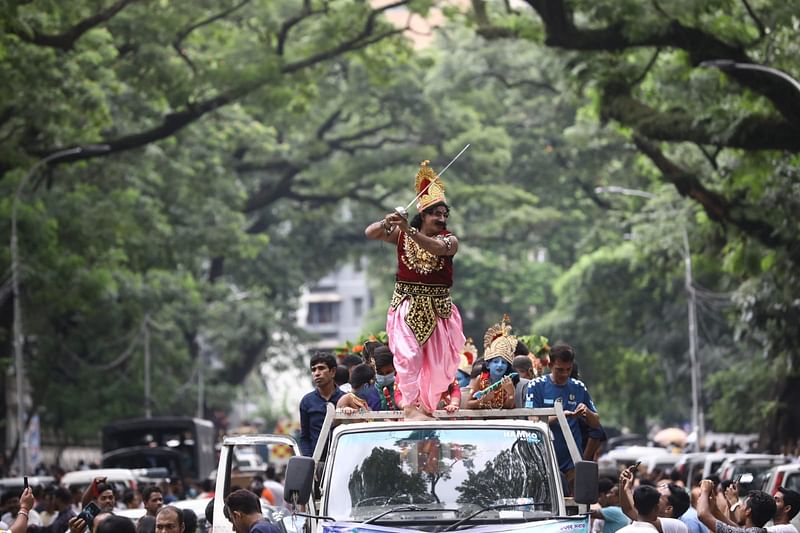 বাদ্য বাজিয়ে ও আড়তি করে মিছিলটি শিক্ষা ভবন, পুলিশ হেডকোয়ার্টার, গুলিস্তান হয়ে বাহাদুর শাহ পার্কে গিয়ে শেষ হয়