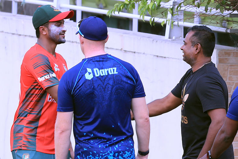 বাংলাদেশ দলের টেকনিক্যাল কনসালট্যান্ট হয়ে আসার পর সাকিবের সঙ্গে সাক্ষাৎ করেন শ্রীরাম। সেই মুহূর্তের একটি ছবি