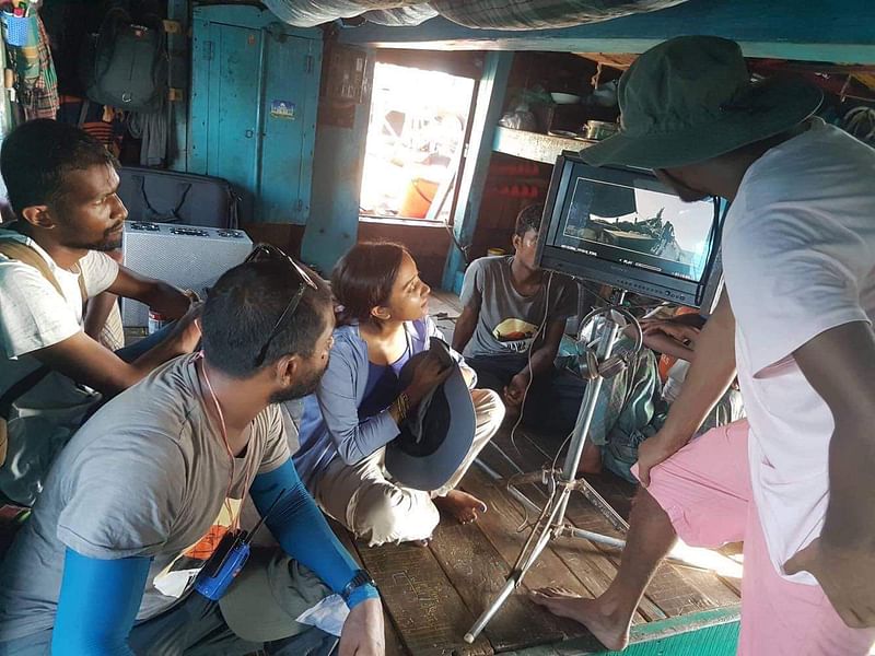 কল্পকাহিনি মিশে গেছে চরম বাস্তবতায়