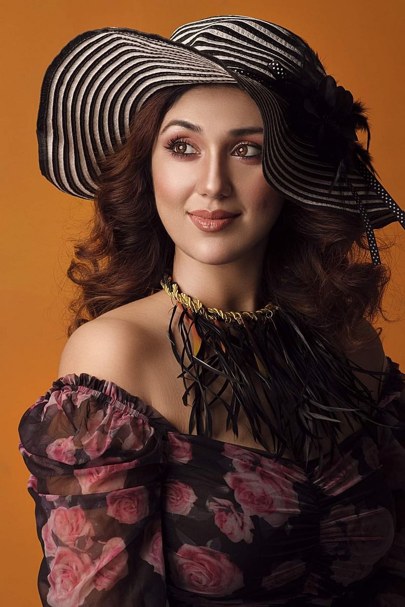 দুই দিন ধরে বিয়ে ও সন্তানকে ঘিরে বেশ কিছু গণমাধ্যমের শিরোনামে বিব্রত ঢালিউড চিত্রনায়িকা অপু বিশ্বাস