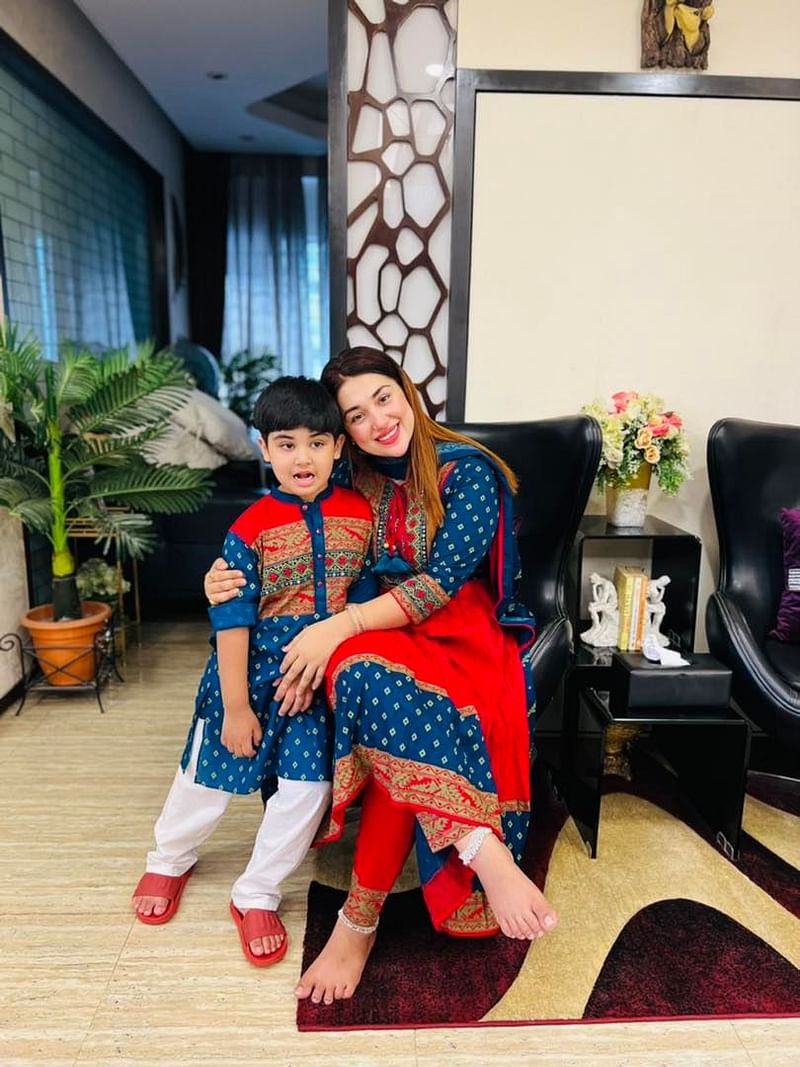 ছেলের সঙ্গে অপু বিশ্বাস