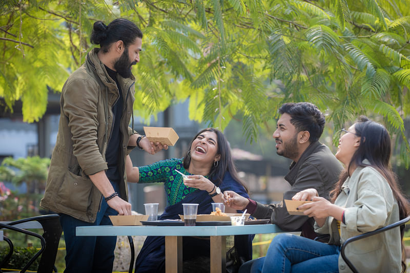 ভ্রমণে ডায়েট অনুসরণ না করাই ভালো