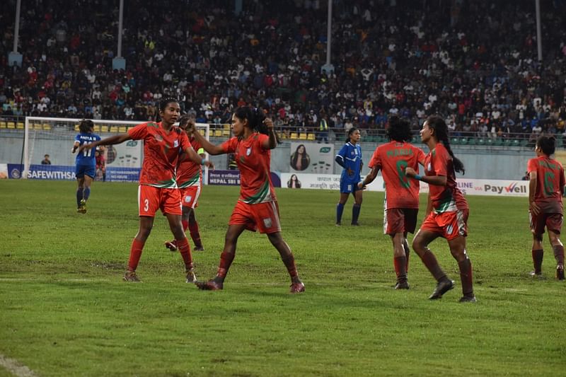 মাঠের লড়াইয়ে দাপট ধরে রেখেই জিতেছে বাংলাদেশ