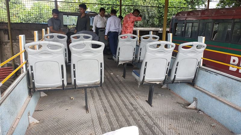নারী ফুটবলাররা আক্ষেপ করেছিলেন ছাদখোলা বাস নিয়ে, সেই আক্ষেপ পূরণ হচ্ছে