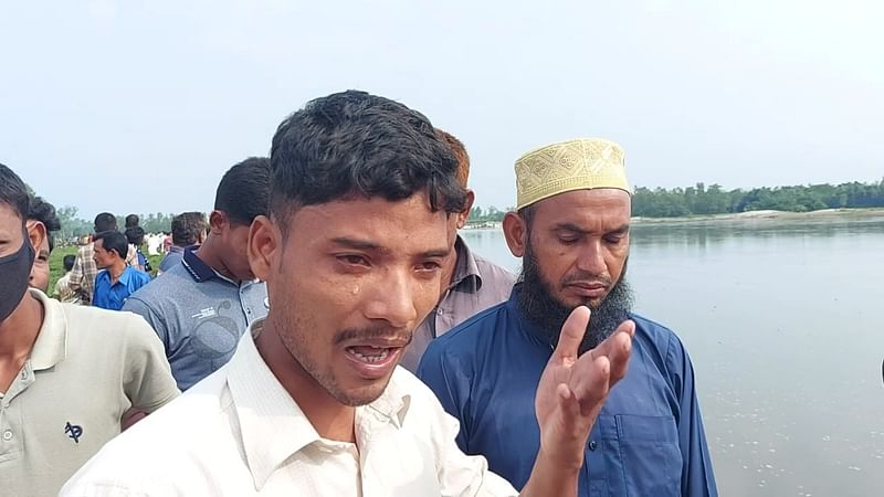 করতোয়া নদীর পাড়ে মাকে খুঁজতে এসে কান্নায় ভেঙে পড়েন দীপক চন্দ্র বর্মণ