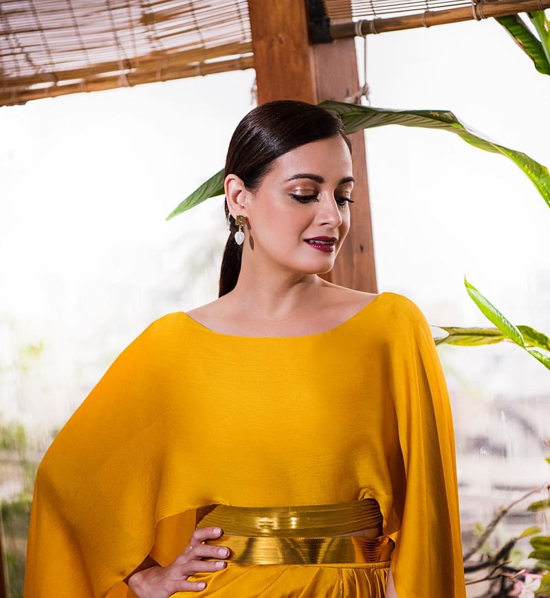 অমিত আগারওয়ালের নতুন নকশার পোশাকে দিয়া মির্জা