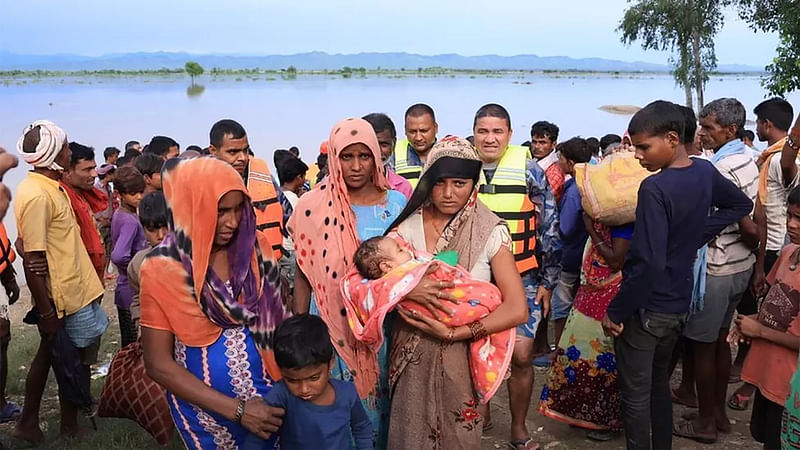 বন্যাকবলিত এলাকাগুলো থেকে হাজারো মানুষকে নিরাপদ স্থানে সরিয়ে নেওয়া হয়েছে