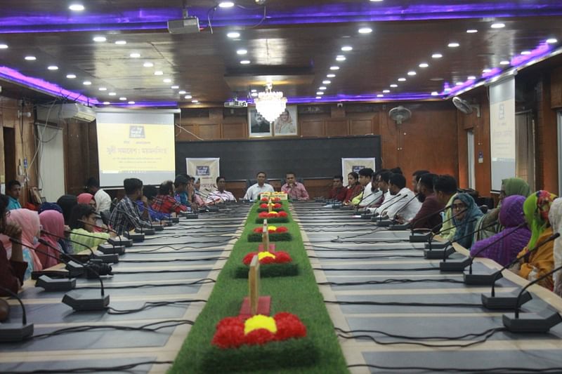 প্রিয় শিক্ষক সম্মাননা উপলক্ষে আয়োজিত সুধী সমাবেশে অংশগ্রহণকারীরা। গতকাল বিকেলে ময়মনসিংহ সিটি করপোরেশনের শহীদ শাহাবুদ্দিন মিলনায়তনে