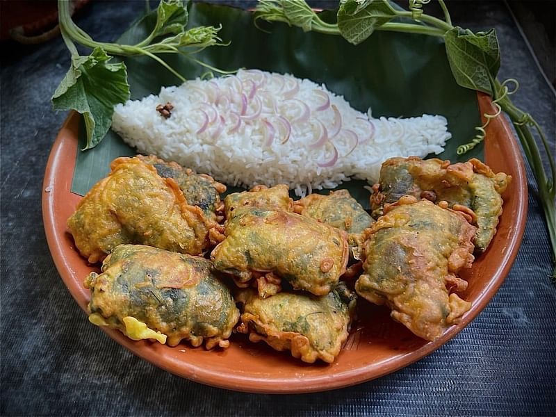 লাউপাতায় ইলশে বড়া