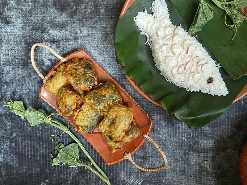 লাউপাতায় ইলশে বড়া