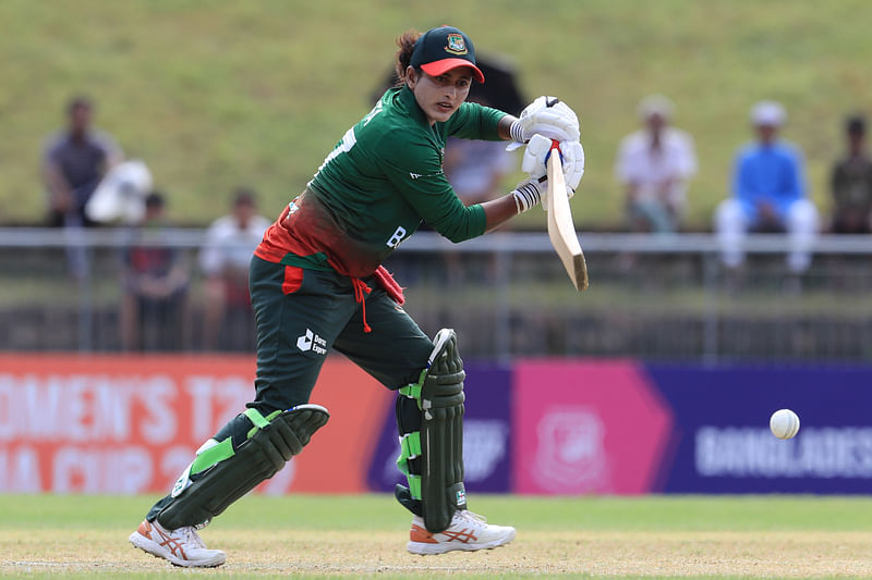 লতা মন্ডল করেন ১২ রান