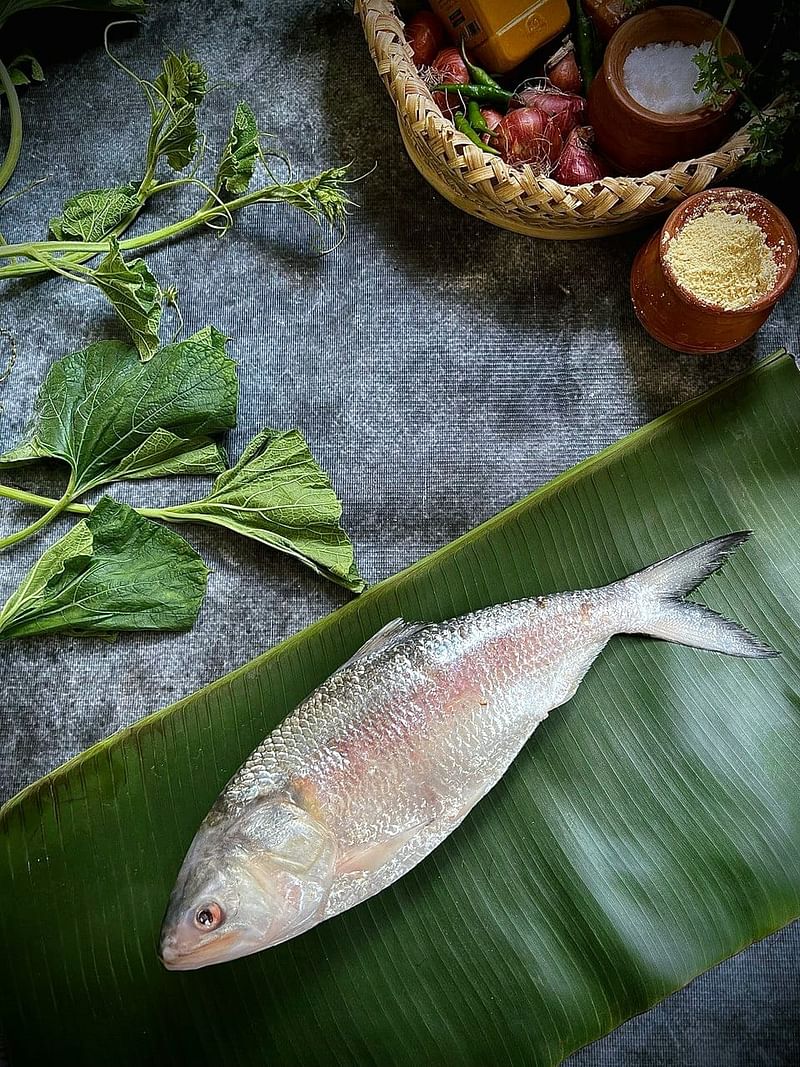 লাউপাতায় ইলশে বড়া