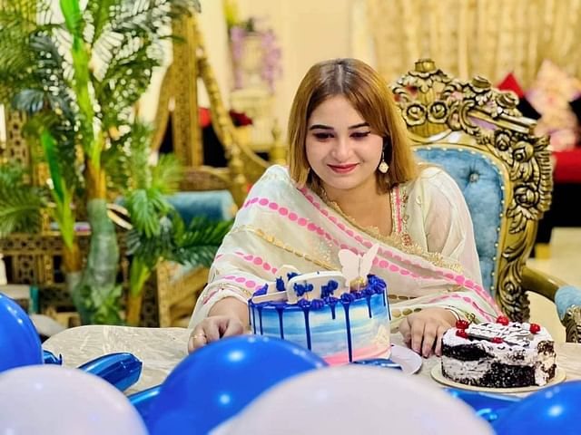 প্রায় চার বছর তাহসিন এশার সঙ্গে প্রেম করছেন রোশান