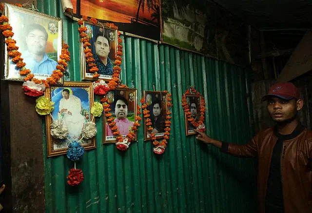 দুর্ঘটনায় প্রাণ হারানো ছয় ভাই এখন ছবি