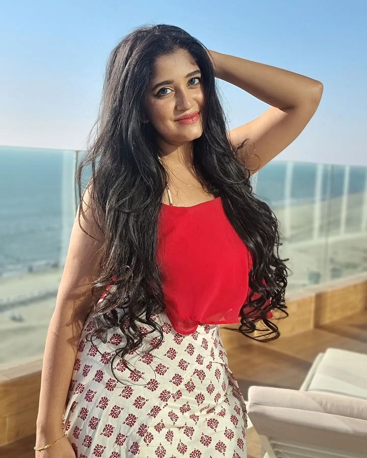কক্সবাজারে কিছু কাজে গেলেও সময়টাতে চেষ্টা করেছেন নিজেদের মতো কাটাতে। তেমন একটি মুহূর্তে। ছবি: ইনস্টাগ্রাম