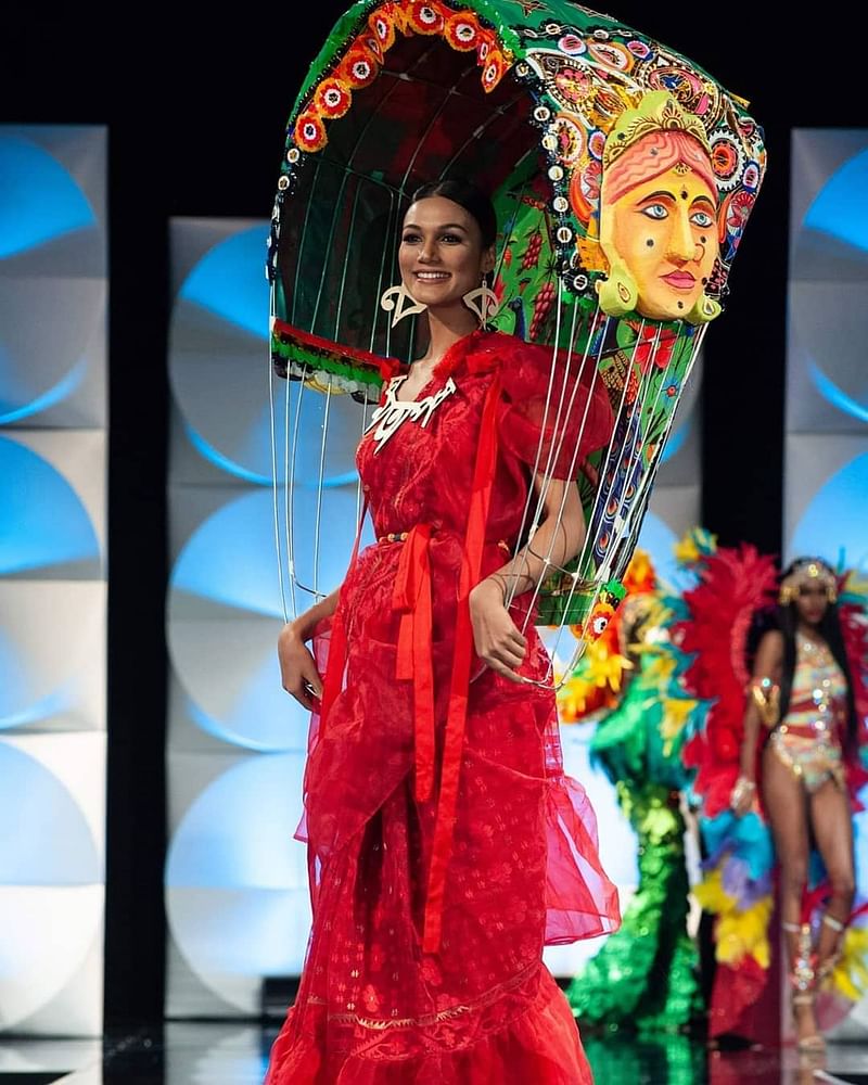 রিকশা পেইন্ট, জামদানি, মঙ্গল শোভাযাত্রার মুখোশ—এগুলো নিয়ে আগেও আন্তর্জাতিক পরিসরে কাজ করেছেন তাসমিন। ২০১৯ সালে যুক্তরাষ্ট্রের জর্জিয়ায় অনুষ্ঠিত মিস ইউনিভার্সের আসরে শিরিন শিলা দেখা দিয়েছিলেন তাসমিনের নকশা করা শাড়ি, রিকশার হুড আর বর্ণমালার গয়নায়