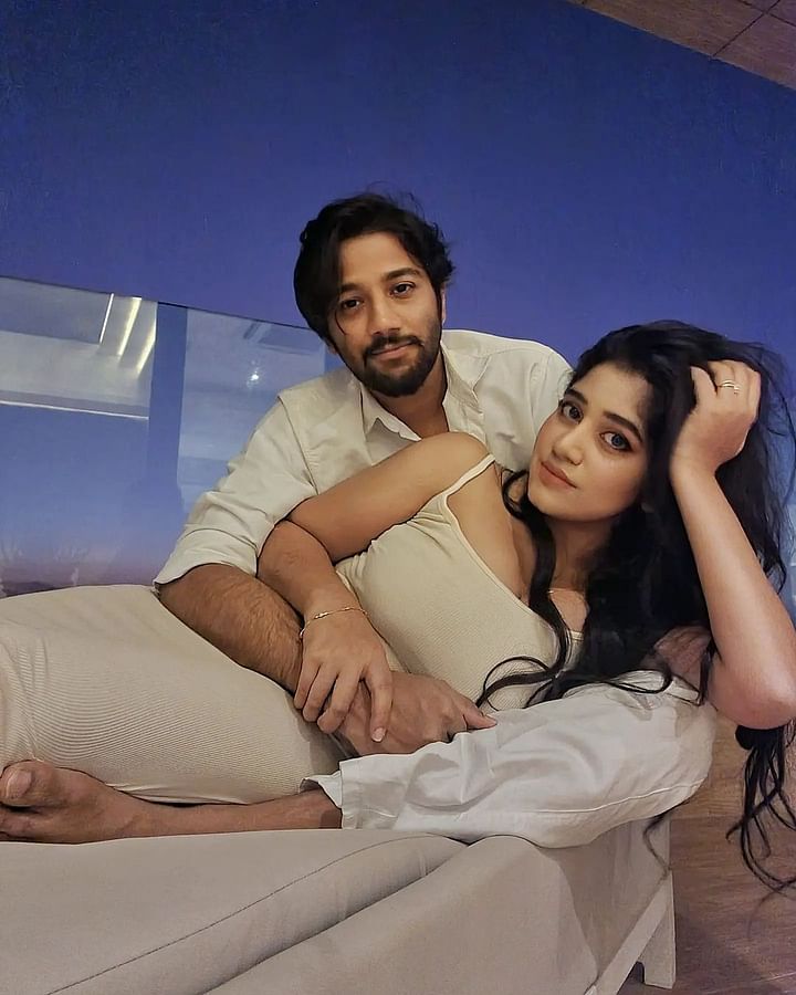 বিয়ের পর এটাই তাঁদের প্রথম ঘোরাঘুরি। তাঁদের ছবিগুলো দর্শকদের নজর কেড়েছে। ছবি: ইনস্টাগ্রাম