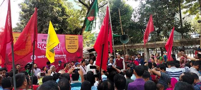 রাজধানীর জাতীয় প্রেসক্লাবের সামনে শুক্রবার গার্মেন্টস শ্রমিক ট্রেড ইউনিয়ন কেন্দ্রের অষ্টম কেন্দ্রীয় সম্মেলনের উদ্বোধন করা হয়