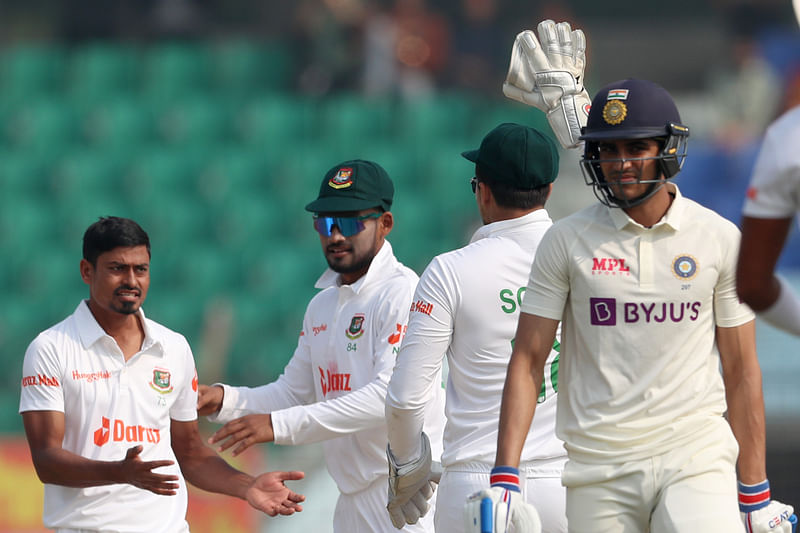 ভারতের প্রথম উইকেট তুলে নেন তাইজুল ইসলাম