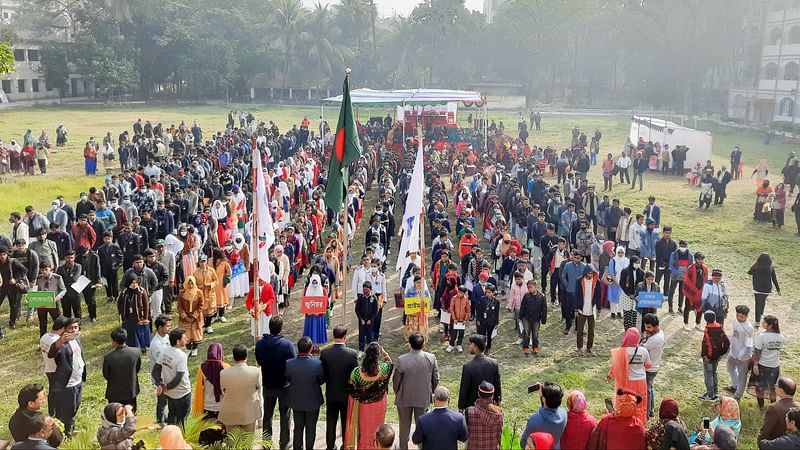 খুলনা, বাগেরহাট, সাতক্ষীরা, পিরোজপুর ও গোপালগঞ্জ জেলার বিভিন্ন শিক্ষাপ্রতিষ্ঠানের পাঁচ শতাধিক শিক্ষার্থী গণিত উৎসবে অংশ নেয়