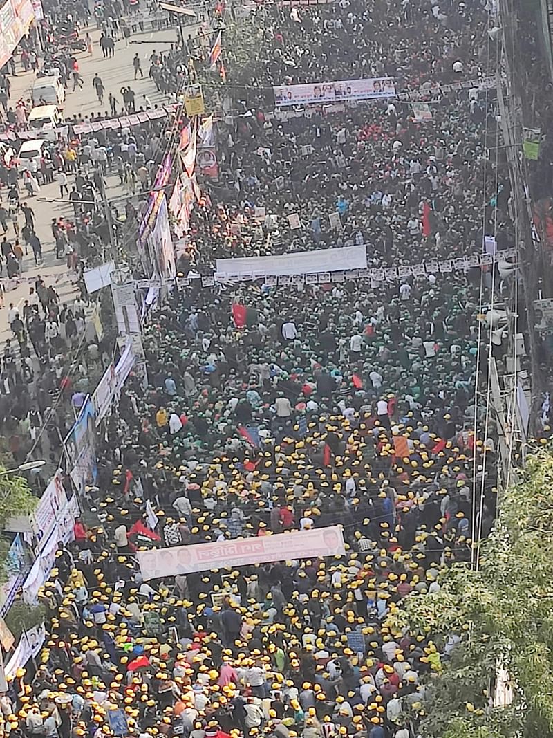 ঢাকায় বিএনপির কেন্দ্রীয় গণ-অবস্থান কর্মসূচিতে উপস্থিত দলের নেতা-কর্মীরা। ১১ জানুয়ারি, নয়াপল্টন, ঢাকা